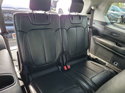 Certified 2022 Jeep Grand Cherokee L Limited AWD/4WD image 17