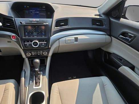 Used 2018 Acura ILX FWD image 4