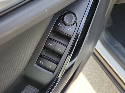 Used 2025 Chevrolet Equinox LT image 13