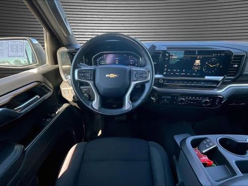 Used 2025 Chevrolet Silverado 1500 LT AWD/4WD image 9