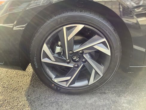 Used 2025 Hyundai Elantra SEL image 10