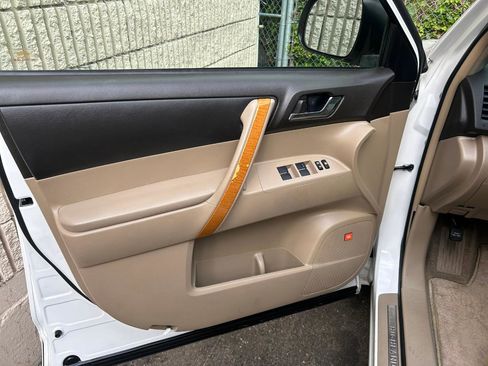 Used 2010 Toyota Highlander Limited image 9