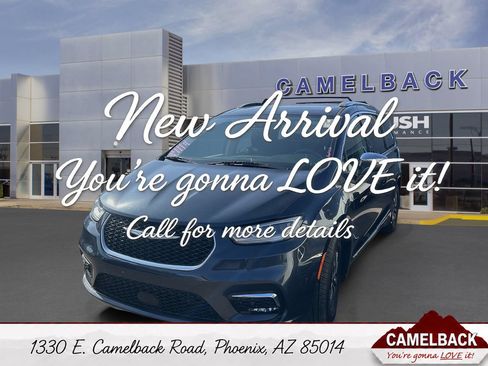 Used 2021 Chrysler Pacifica Limited w/ Uconnect Theater Family Group FWD image 1