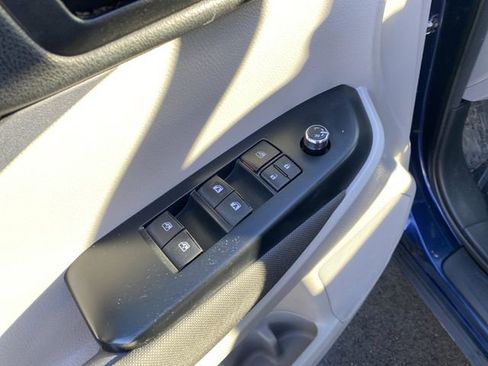 Used 2015 Toyota Highlander LE image 29