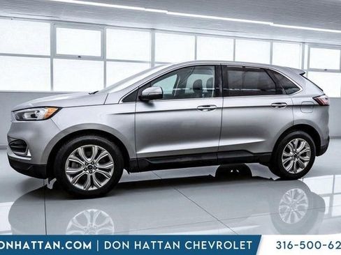 Used 2022 Ford Edge Titanium image 2