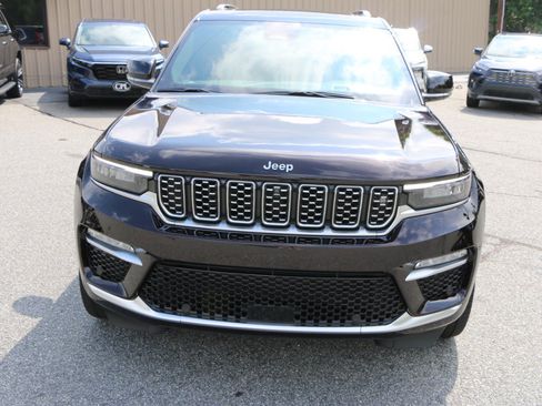 Used 2023 Jeep Grand Cherokee Summit AWD/4WD image 11