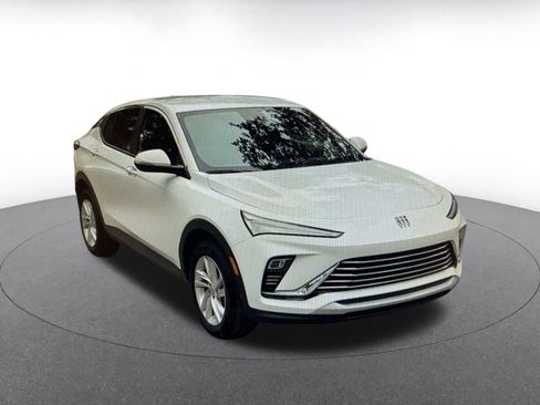 Used 2025 Buick Envista Preferred image 2