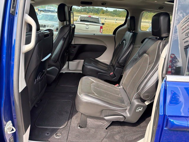 Used 2019 Chrysler Pacifica Limited FWD image 19