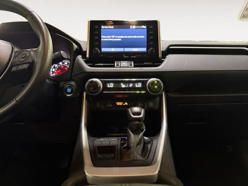 Used 2020 Toyota RAV4 XLE Premium FWD image 18