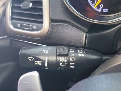 Used 2016 Jeep Grand Cherokee Limited image 16