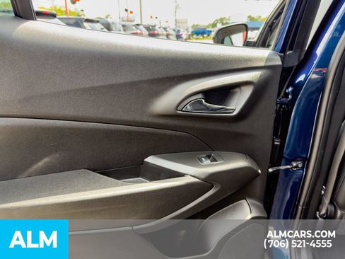 Used 2024 Chevrolet Trax LT FWD image 16