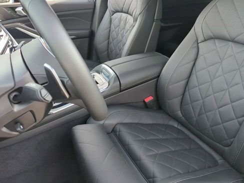 New 2026 BMW X7 xDrive40i w/ M Sport Package AWD/4WD image 17