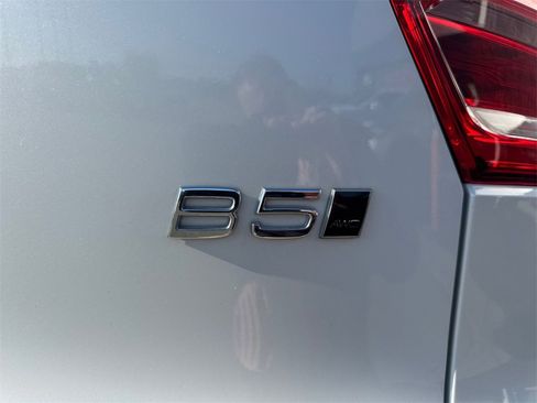 Certified 2025 Volvo XC40 B5 Core image 9