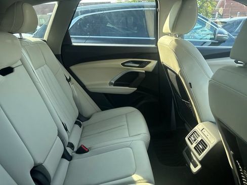 Certified 2025 Audi Q5 Premium w/ Convenience Package AWD/4WD image 9