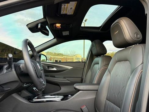 Used 2025 Buick Envista Avenir image 24