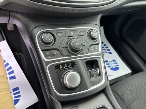 Used 2016 Chrysler 200 Limited w/ Convenience Group FWD image 23