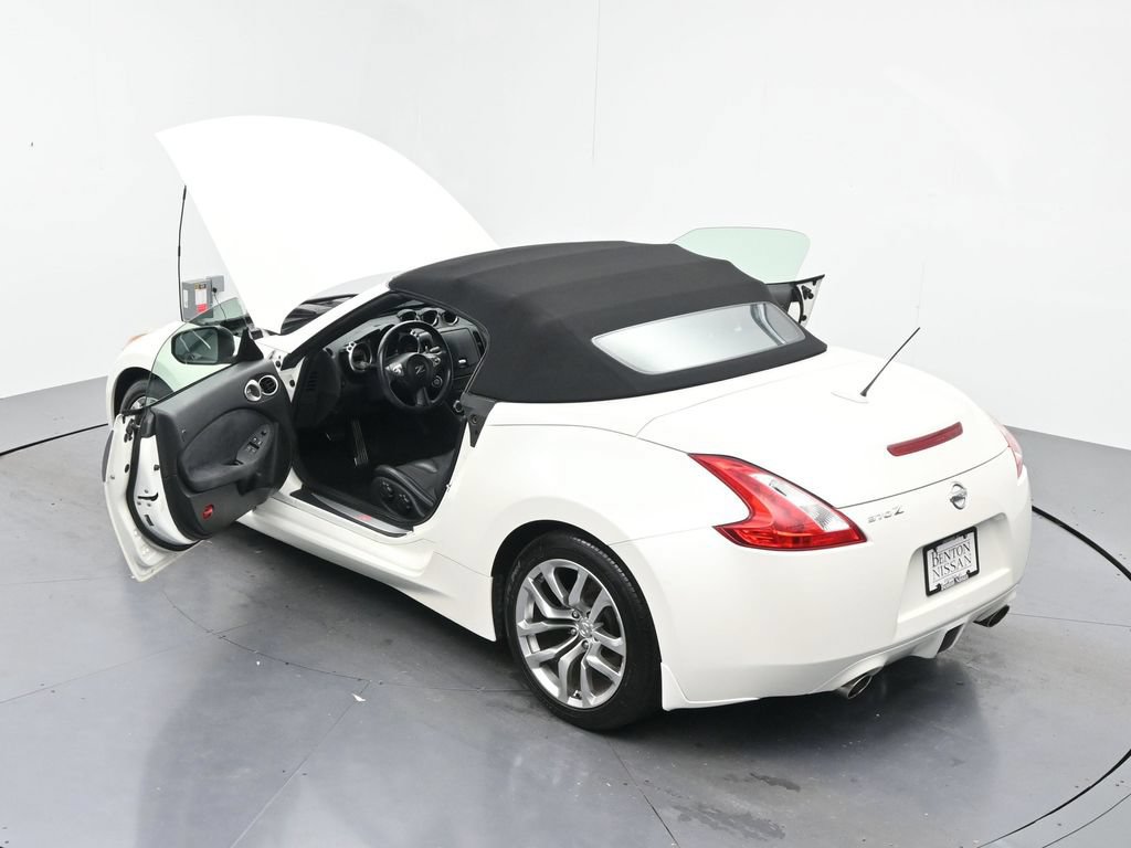 Used 2010 Nissan 370Z Touring RWD image 20