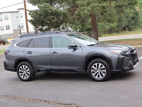 Used 2023 Subaru Outback Premium AWD/4WD image 2