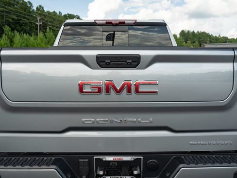 Used 2025 GMC Sierra 1500 Denali w/ Denali Reserve Package AWD/4WD image 18