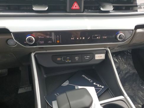 New 2026 Kia Carnival FWD image 8