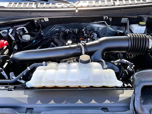 Used 2024 Ford Expedition XLT image 21