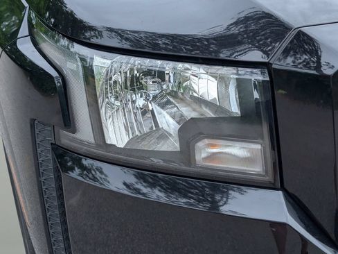 Used 2022 Nissan Frontier SV RWD image 9