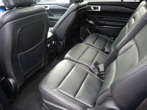 Used 2020 Ford Explorer XLT w/ Equipment Group 202A image 21