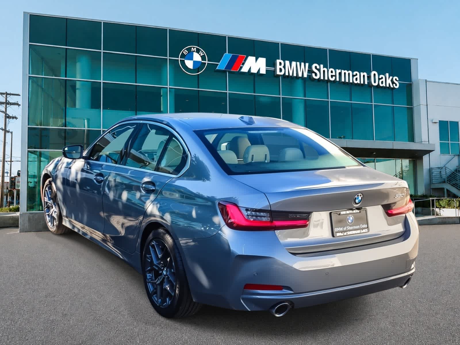 Used 2026 BMW 330i Sedan w/ Premium Package RWD image 9