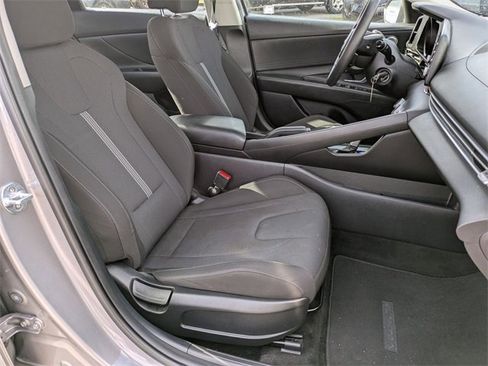 Used 2021 Hyundai Elantra SE image 20
