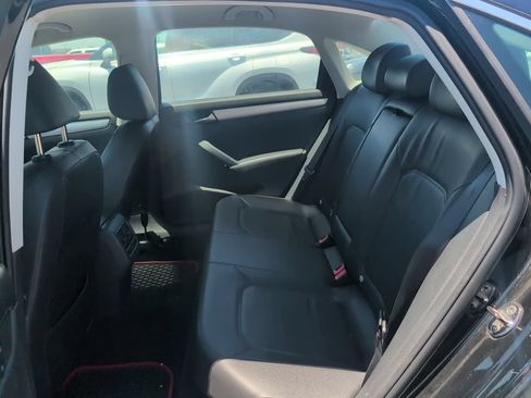 Used 2013 Volkswagen Passat 2.5 SE FWD image 10