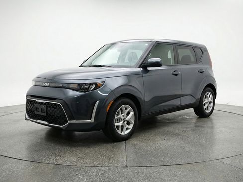 Used 2025 Kia Soul LX w/ LX Technology Package image 3