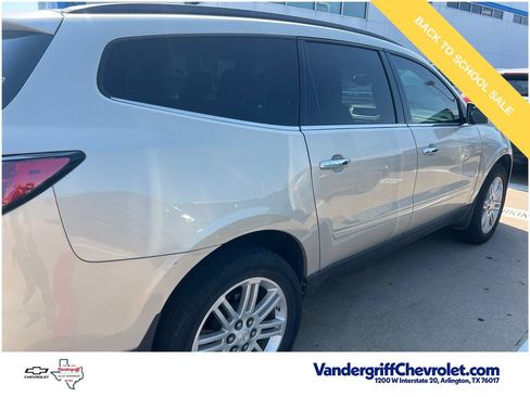 Used 2015 Chevrolet Traverse LT w/ Style and Technology Package FWD image 6