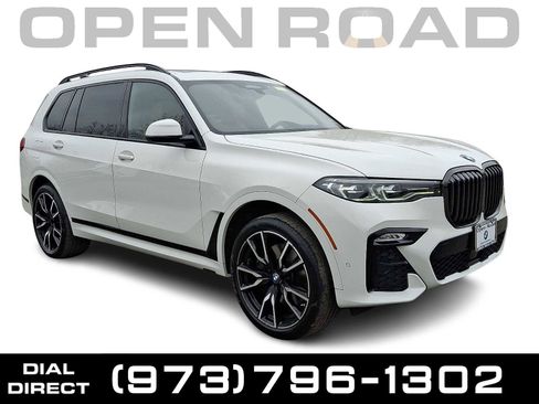 Used 2022 BMW X7 xDrive40i w/ M Sport Package AWD/4WD image 1