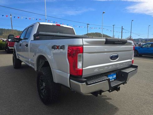 Certified 2018 Ford F250 XLT image 3