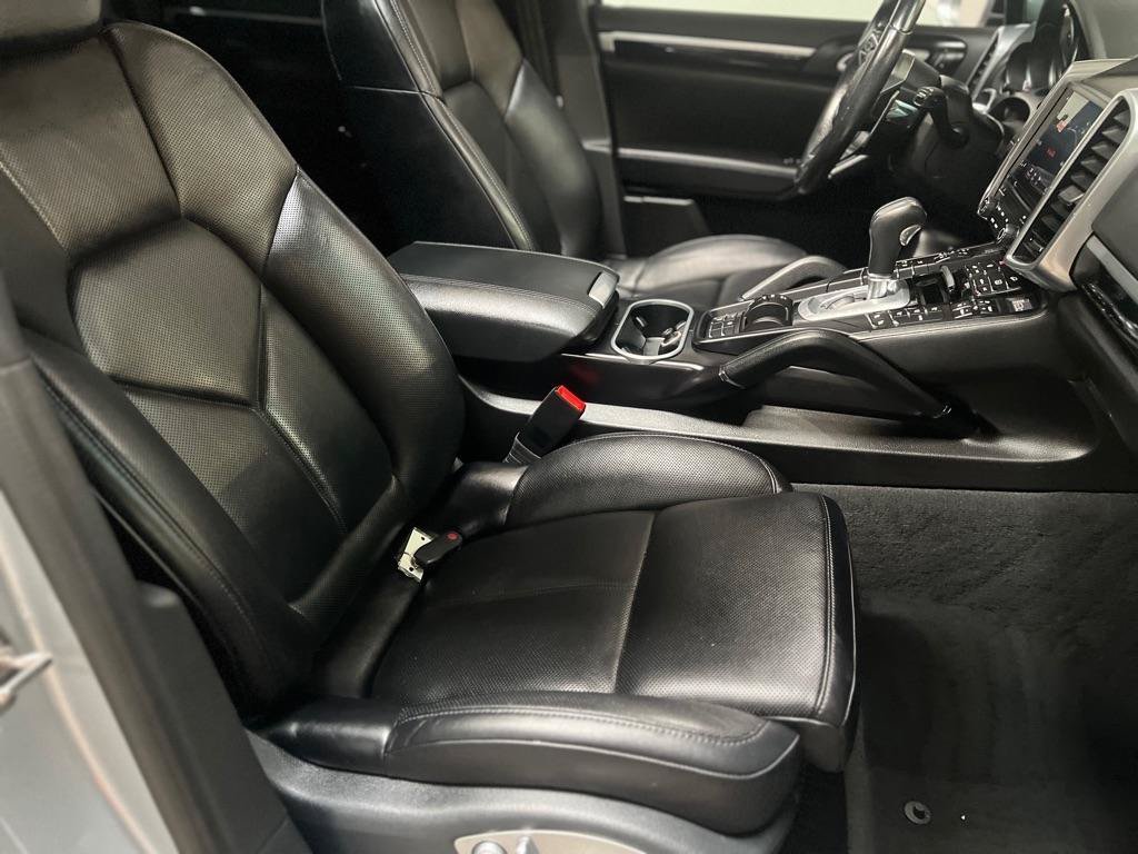 Used 2017 Porsche Cayenne AWD/4WD image 24