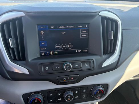 Used 2024 GMC Terrain SLE w/ Driver Convenience Package image 24