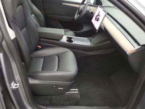 Used 2024 Tesla Model Y Long Range AWD/4WD image 3