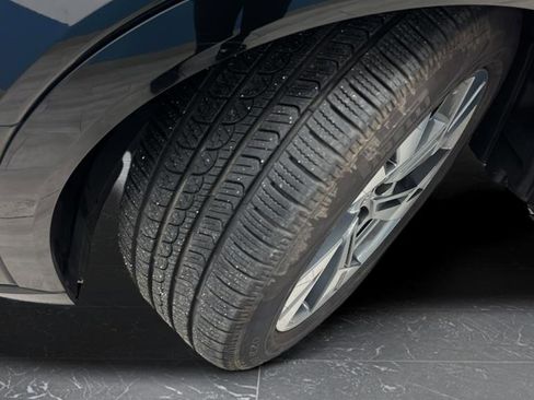 Used 2022 Audi e-tron Premium w/ Towing Package image 40