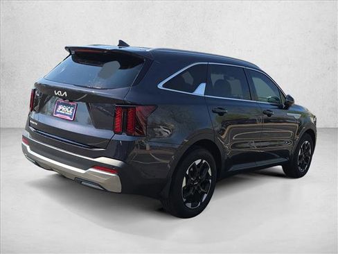 Used 2025 Kia Sorento S FWD image 5