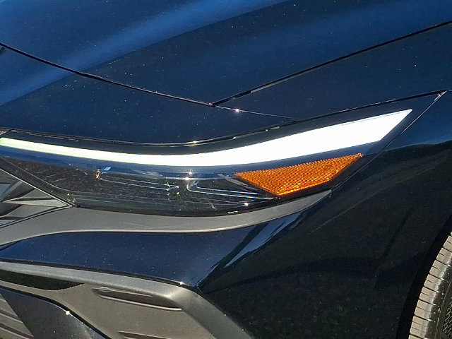 Used 2025 Hyundai Elantra Sport FWD image 9