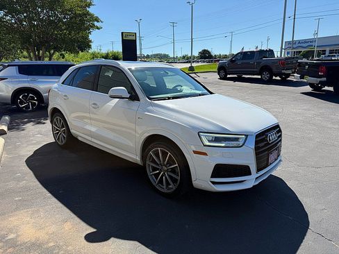 Used 2018 Audi Q3 2.0T Premium Plus w/ Premium Plus Package AWD/4WD image 6