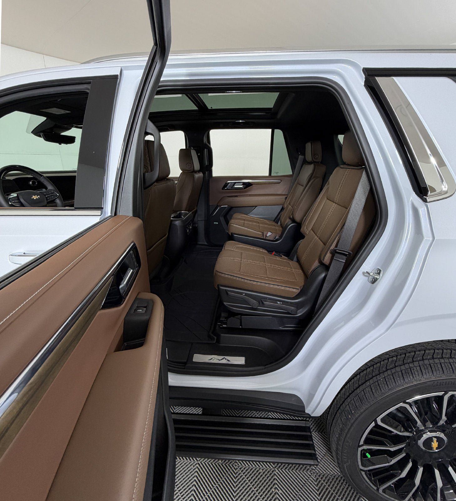 New 2026 Chevrolet Tahoe High Country AWD/4WD image 9