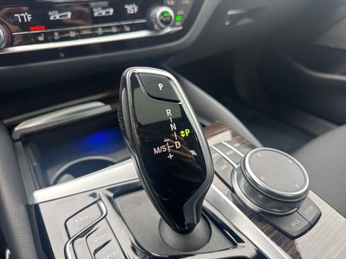 Used 2023 BMW 540i w/ Premium Package image 22