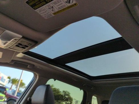 Used 2025 Nissan Rogue SL w/ Tech Package FWD image 19