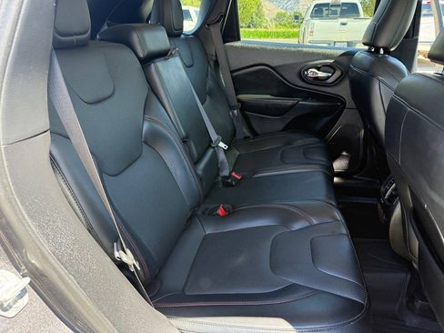 Used 2021 Jeep Cherokee Trailhawk w/ Technology Group AWD/4WD image 21
