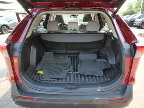 Certified 2022 Toyota RAV4 XLE Premium AWD/4WD image 19
