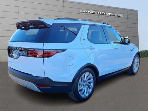 New 2026 Land Rover Discovery S image 2