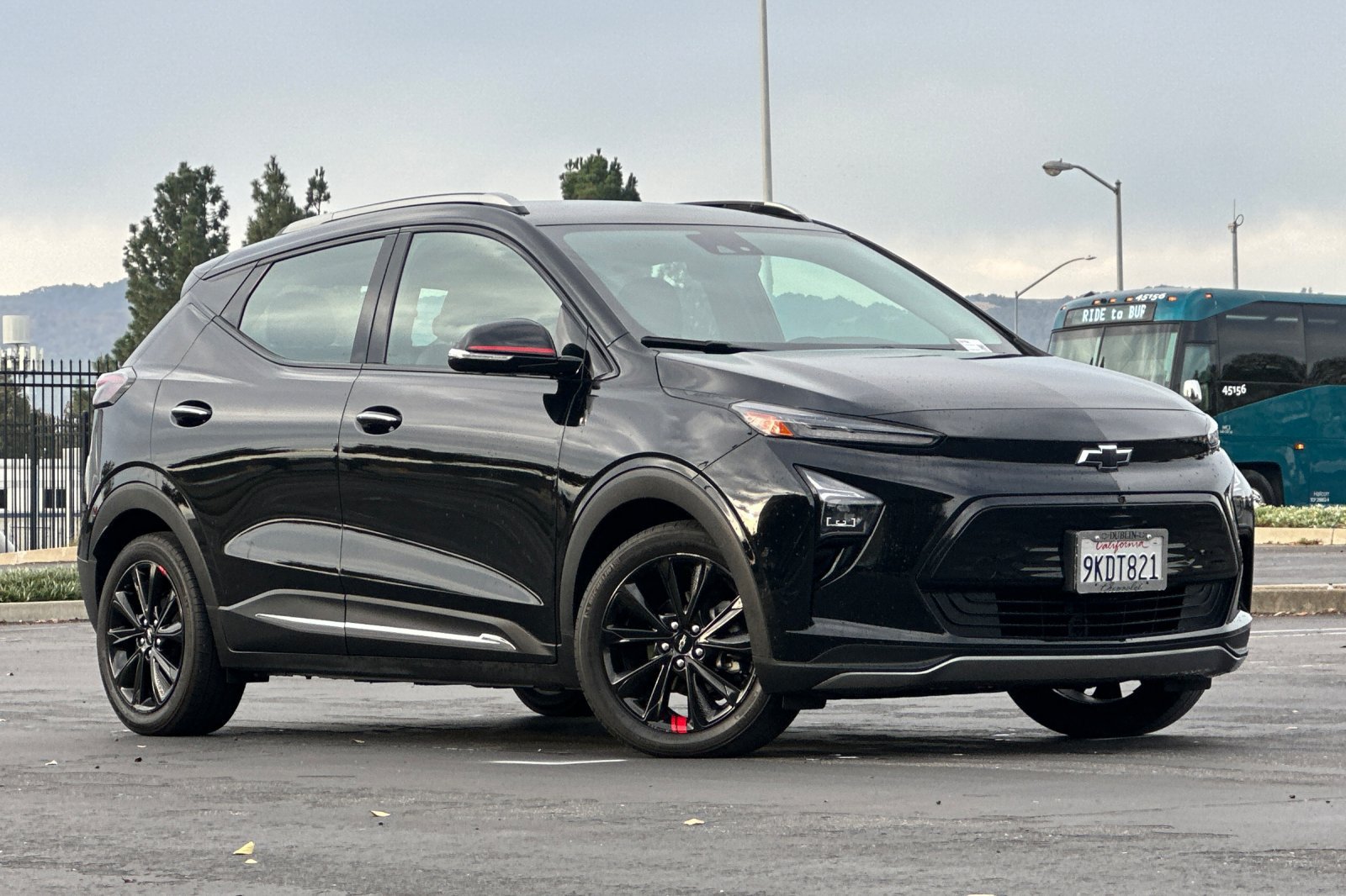 Used 2023 Chevrolet Bolt EUV Premier w/ Redline Edition FWD image 2