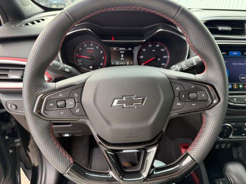 Used 2023 Chevrolet TrailBlazer RS w/ Sun and Liftgate Package image 11