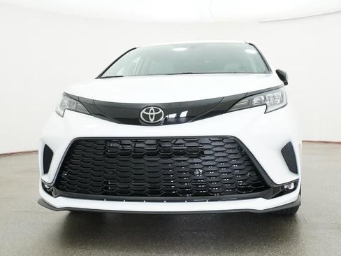 New 2026 Toyota Sienna XSE FWD image 31